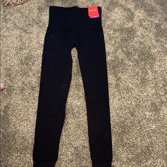 SPANX Pants - NWT Spanx seamless leggings